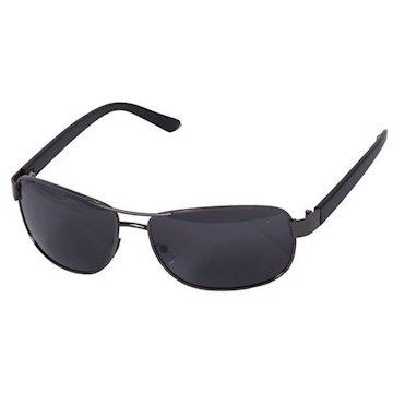 Enkelt og solidt metalstel med stænger i sort plast. polariserede linser.